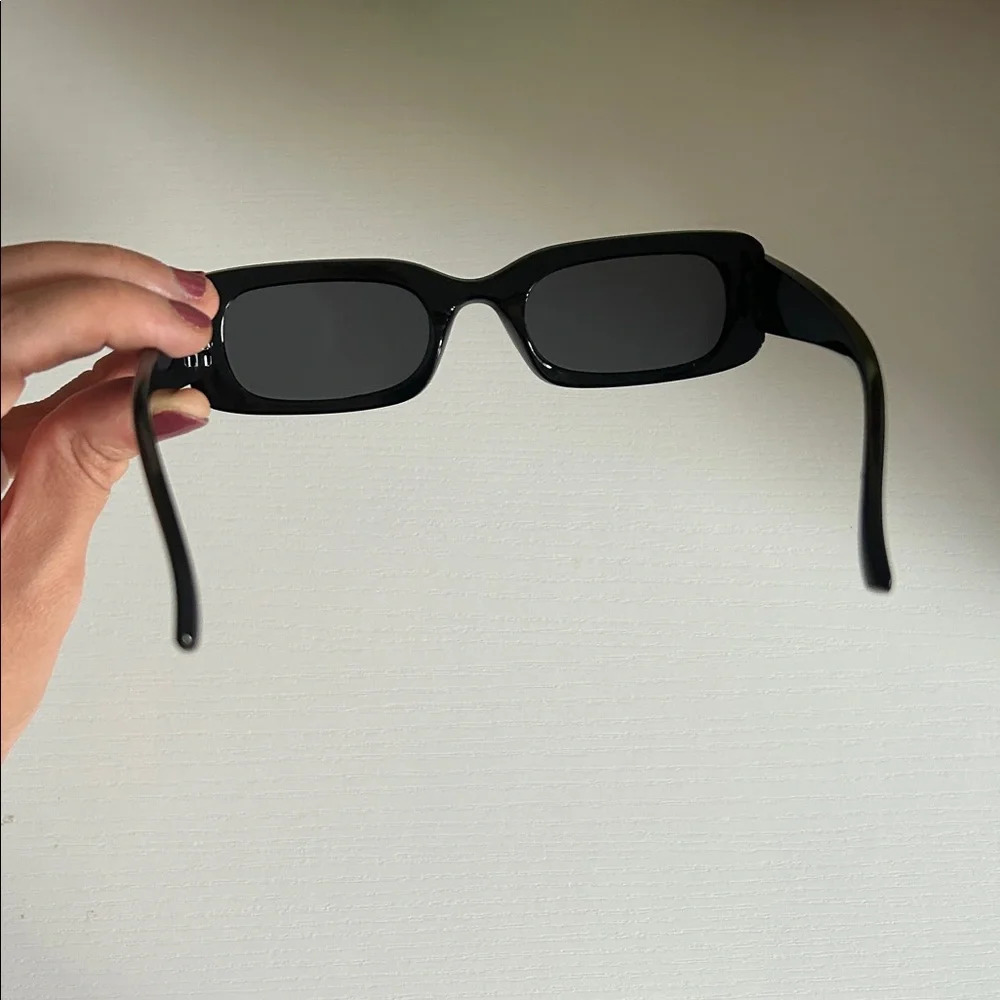 N/A sleek black